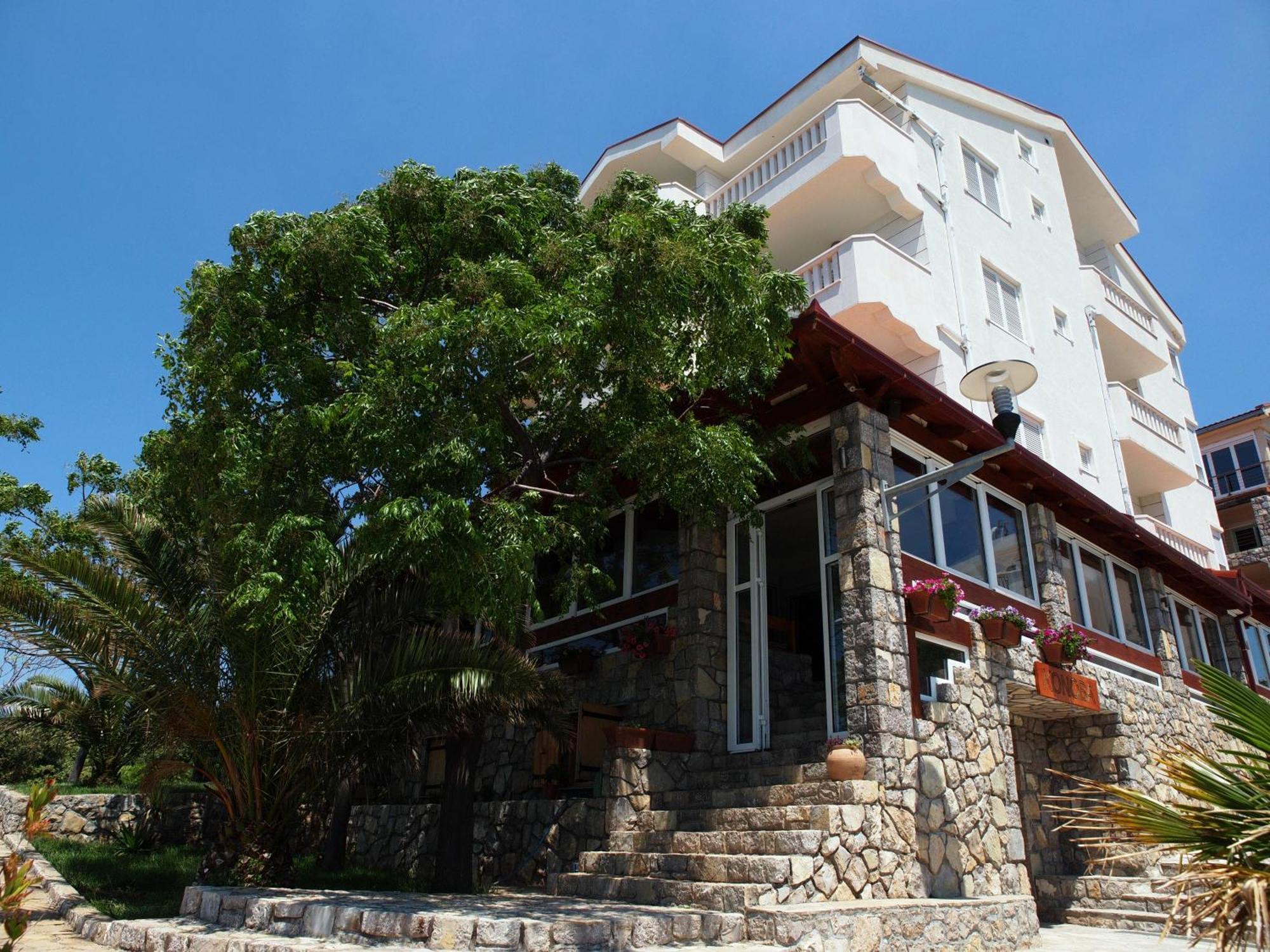 Hotel R Utjeha Luaran gambar