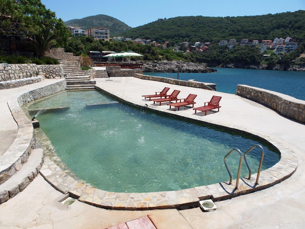 Hotel R Utjeha Luaran gambar