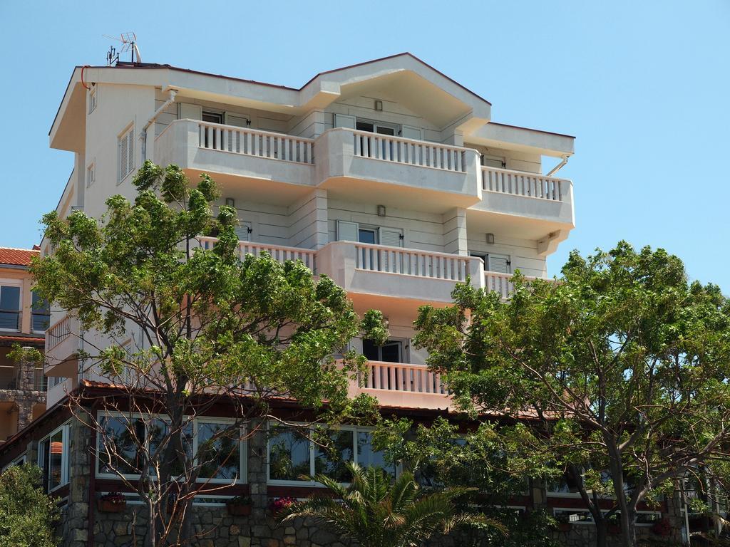 Hotel R Utjeha Luaran gambar